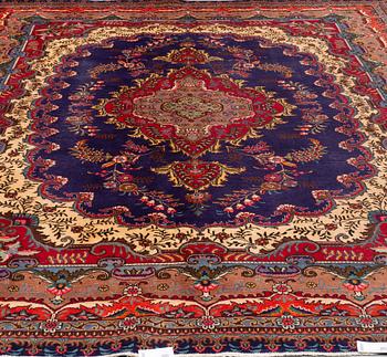 A CARPET, Old EASTERN EUROPE, ca 403 x 301 cm.
