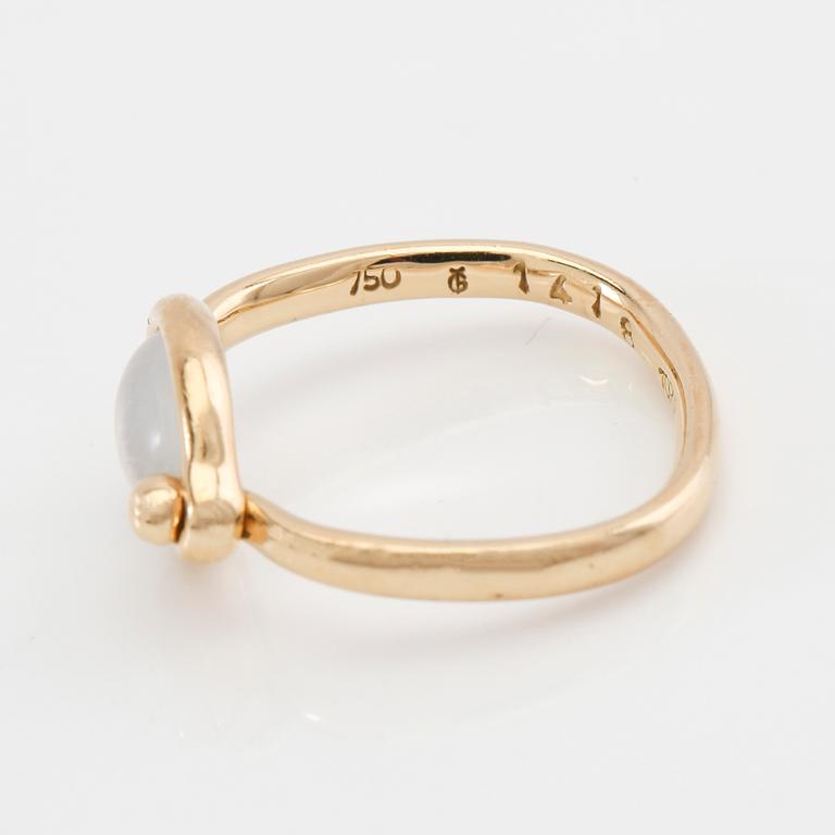 Vivianna Torun Bülow-Hübe, ring modell nr 1418 18K guld med månsten, för Georg Jensen Danmark.