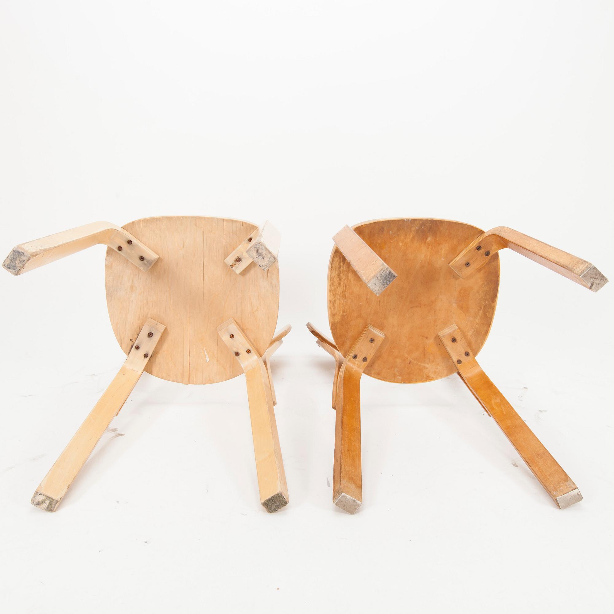 STOLAR, 2 st, modell 69, Alvar Aalto, Artek, 1900-talets mitt samt slut.