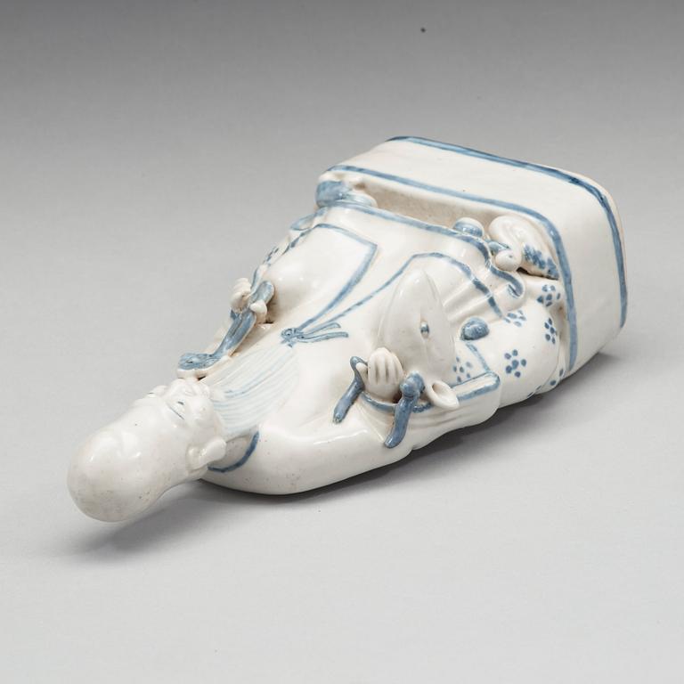 A blue and white figurine of a Chinese Immortal sitting on his deer, Ming dynasty (1368-1644).