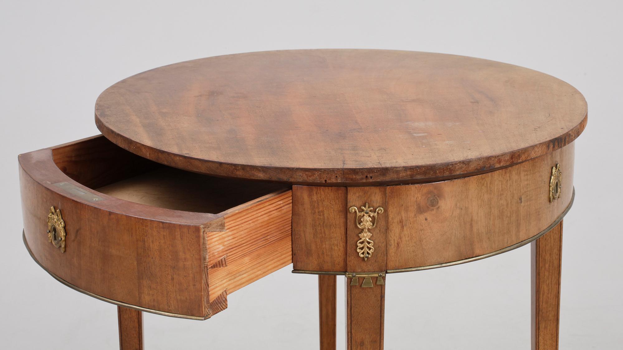 SALONGSBORD. Sengustaviansk stil, 1800-tal.