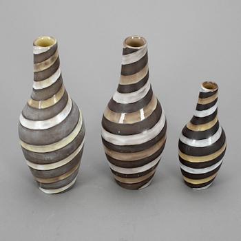 VASER, 3 st, stengods, "Spiral" Ingrid Atterberg Uppsala Ekeby.