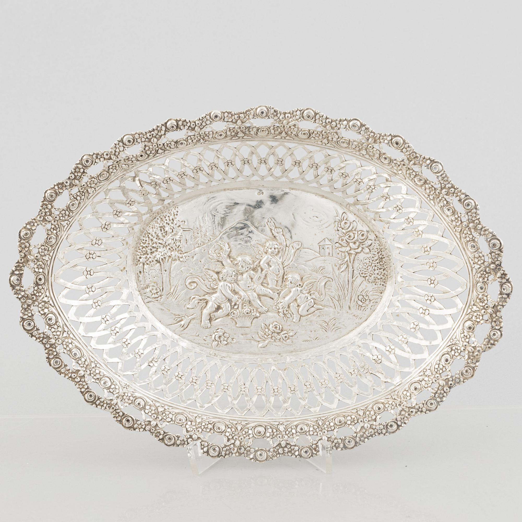 A silver bread basket, Swedish import mark, circa mid-20th Century.