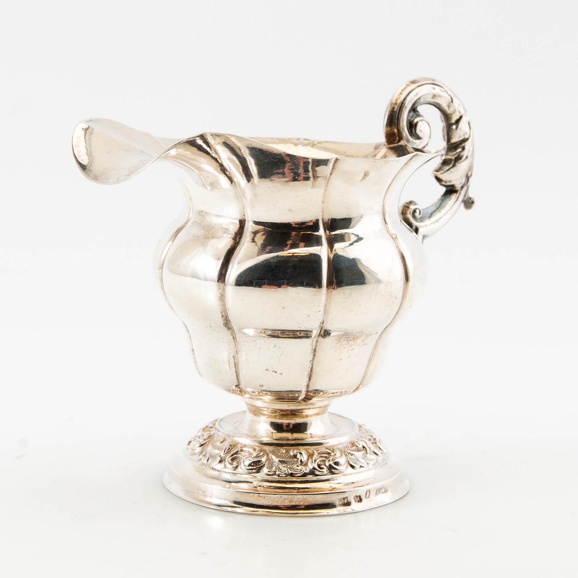 Gräddkanna möjligen Gustaf Magnus Sjöblom silver Nyrokoko Stockholm 1845.