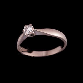 RING, vitguld 18K, diamant 0,15 ct. Vikt 2,7 g.