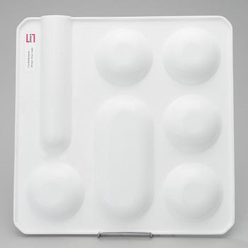 ALVAR AALTO, A COCKTAIL TRAY. Manufactured by Sanka, mid 1950s.