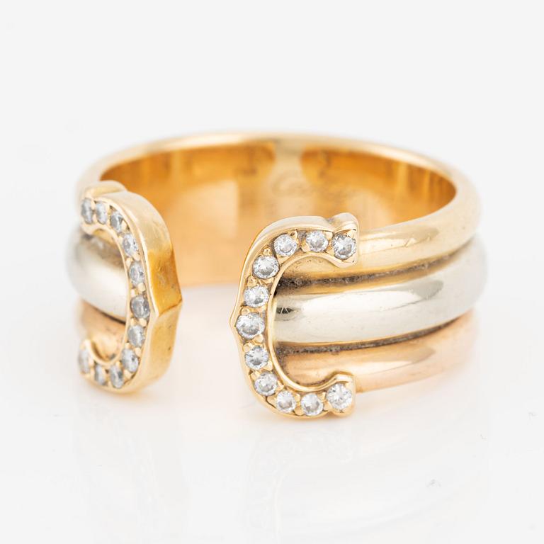 Cartier ring "Double C" 18K trefärgat guld med runda briljantslipade diamanter.