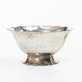 C.G. Hallberg, Skål, silver, Stockholm 1944.