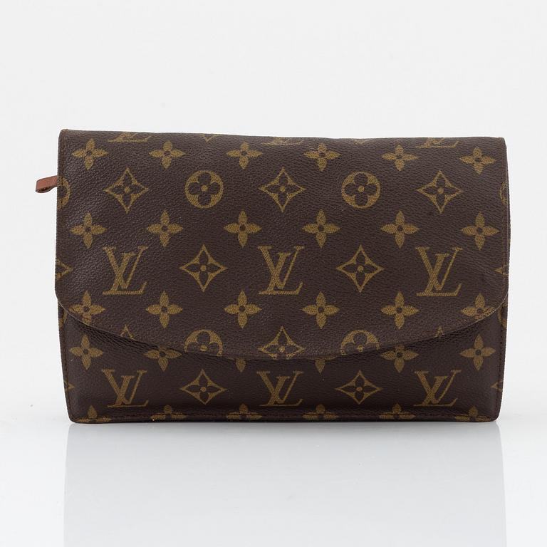 Louis Vuitton, a vintage monogram canvas 'Pochette Rabat' clutch, 1983.