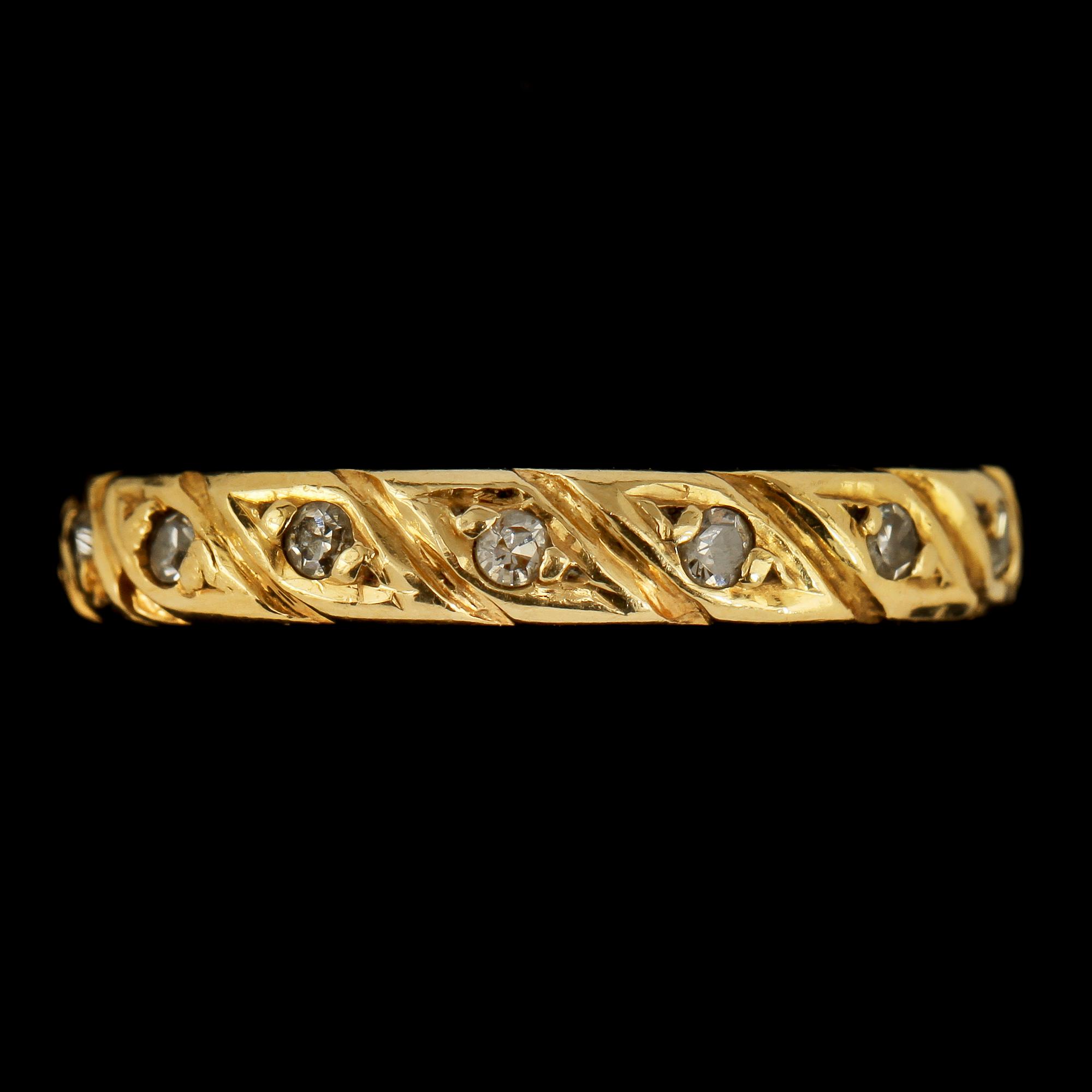 RING, 18k guld med 14 fasettslipade diamanter. Vikt 3 g.
