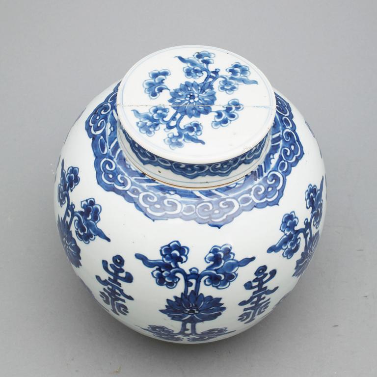 URNA, porslin, Kina, sen Qing dynasti.