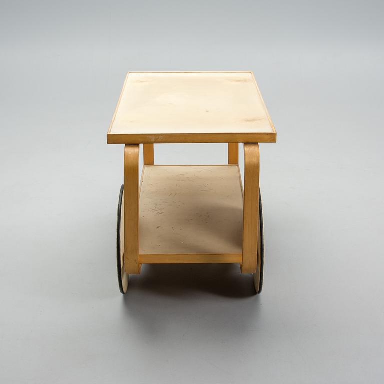 ALVAR AALTO, TEA TROLLEY 98. Manufactured by Oy Huonekalu- ja Rakennustyötehdas Ab, Turku. 1940´s.