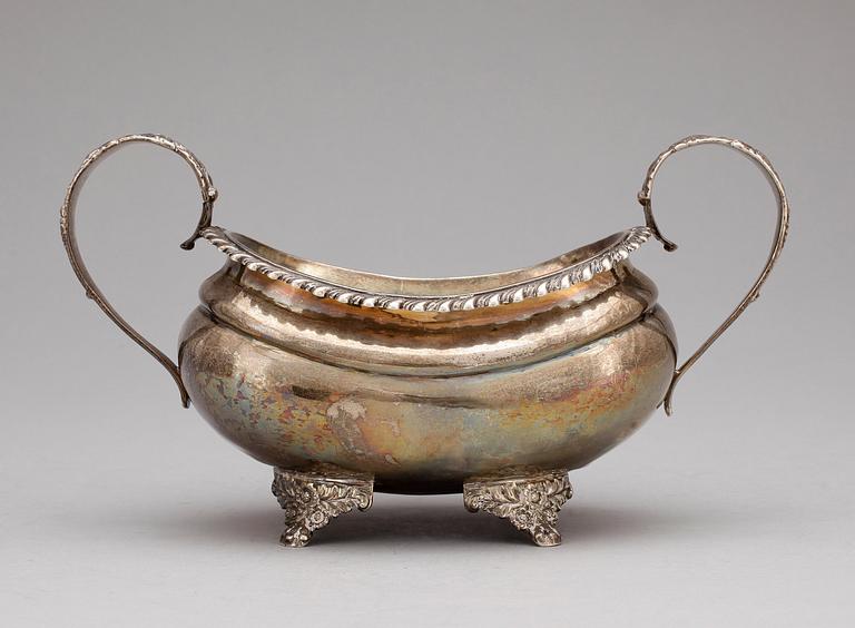 SKÅL, silver, troligen AB Savory och London 1827. Vikt ca 300 gram.