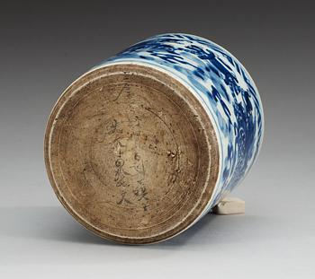 A blue and white brush pot, Transition, 17th Century.