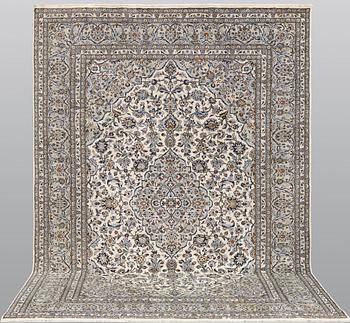 A Keshan carpet, approx. 353 x 250 cm.