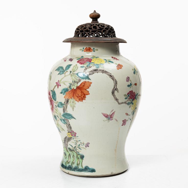 Urna, porslin, Kina, Qingdynastin, 1800-tal.