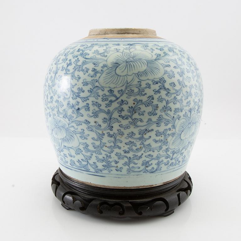 Bojan Kina 19th century porcelain.