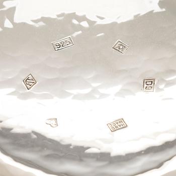 A. Tillander, skål, sterlingsilver och emalj. Helsingfors 2005.