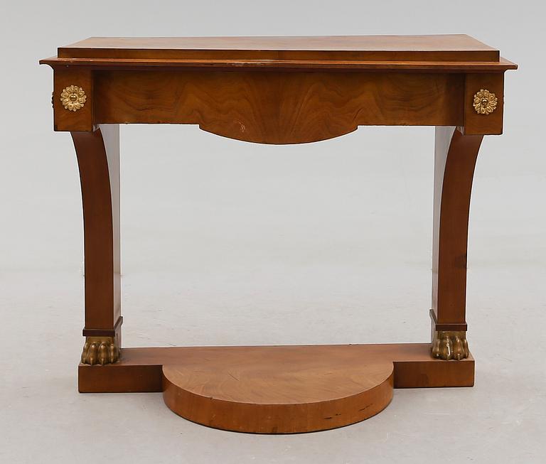 KONSOLBORD, Karl-Johan, 1800-talets mitt.