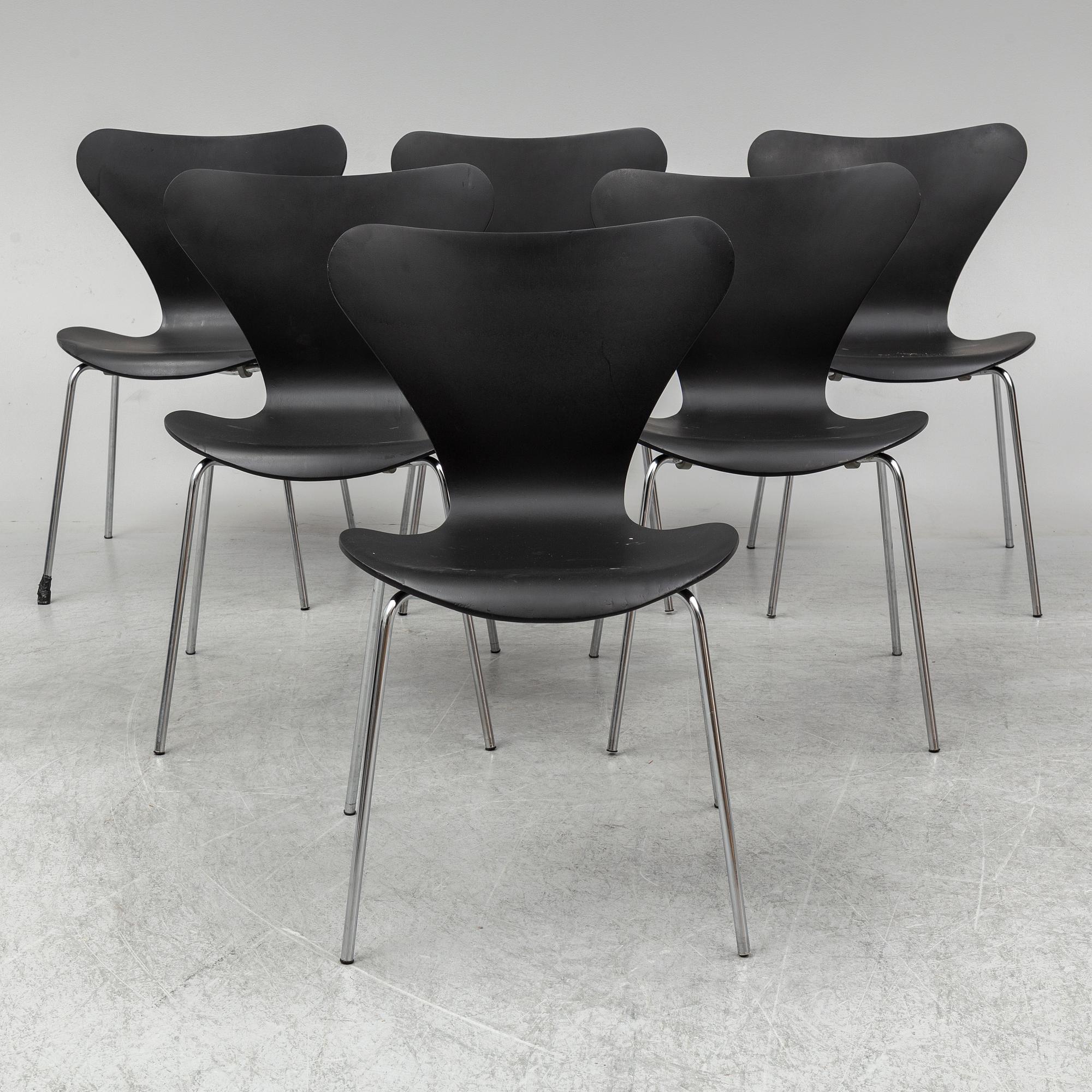 ARNE JACOBSEN, six 'Series 7' chairs from Fritz Hansen, Denmark.