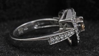 RING, vitguld 18 K med diamanter.