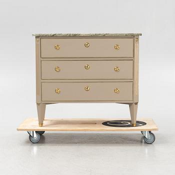 A painted Gustavian style chest of drawers, first part of the 20th Century.