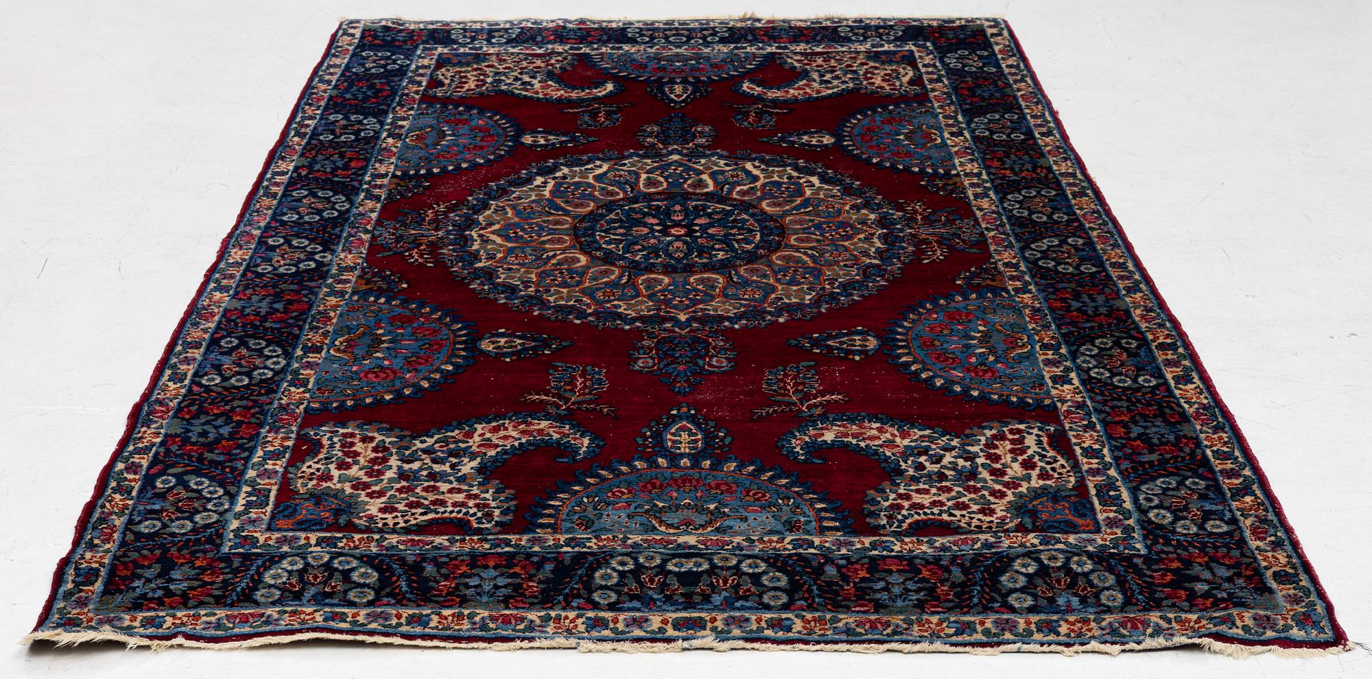Carpet, approx. 265 x 155 cm.