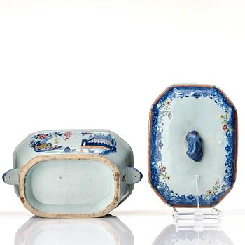 Terrin med lock, kompaniporslin. Qing dynastin, Qianlong (1736-95).