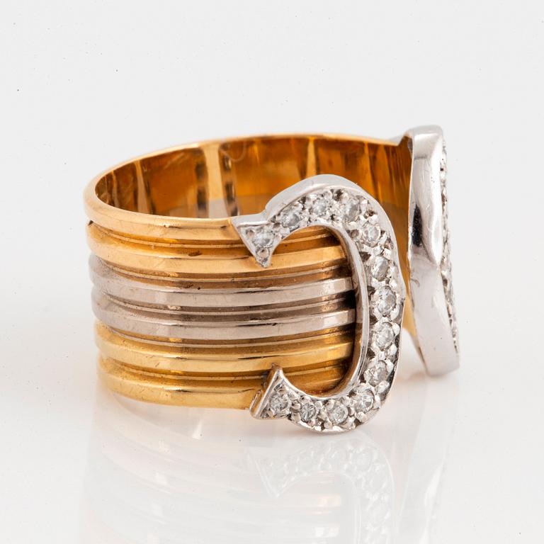 Cartier ring "Double C" 18K trefärgat guld med runda briljantslipade diamanter.