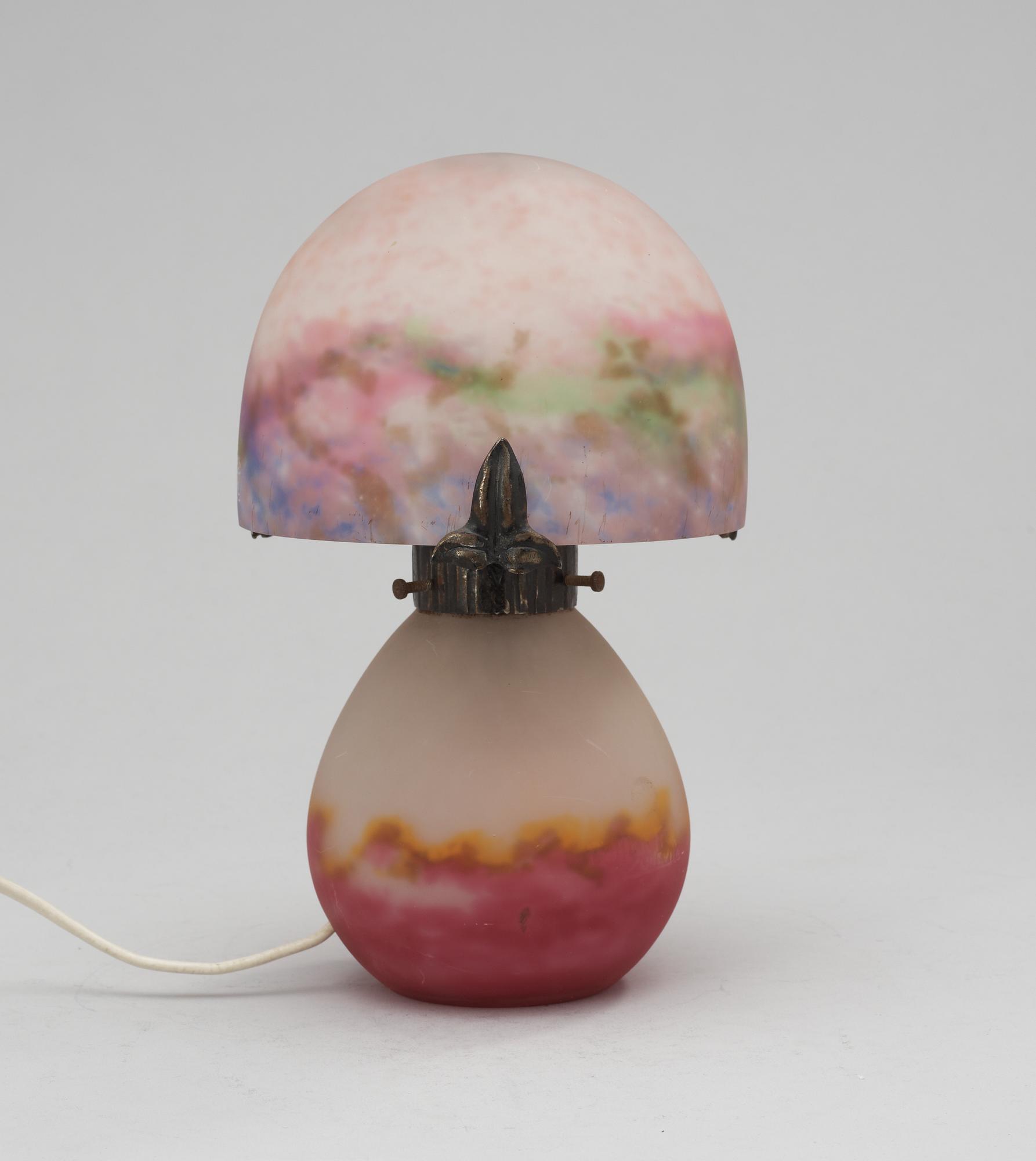 BORDSLAMPA, glas. Müller Frères, Luneville, Frankrike.