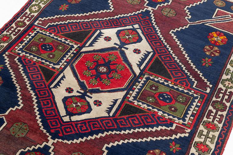 A likely old Anatol/Caucasus rug, c. 207 x 130 cm.