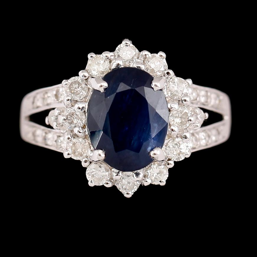 RING, 10 k vitguld, safir ca 3.15 ct. briljantslipade diamanter tot ca 0.70 ct.
