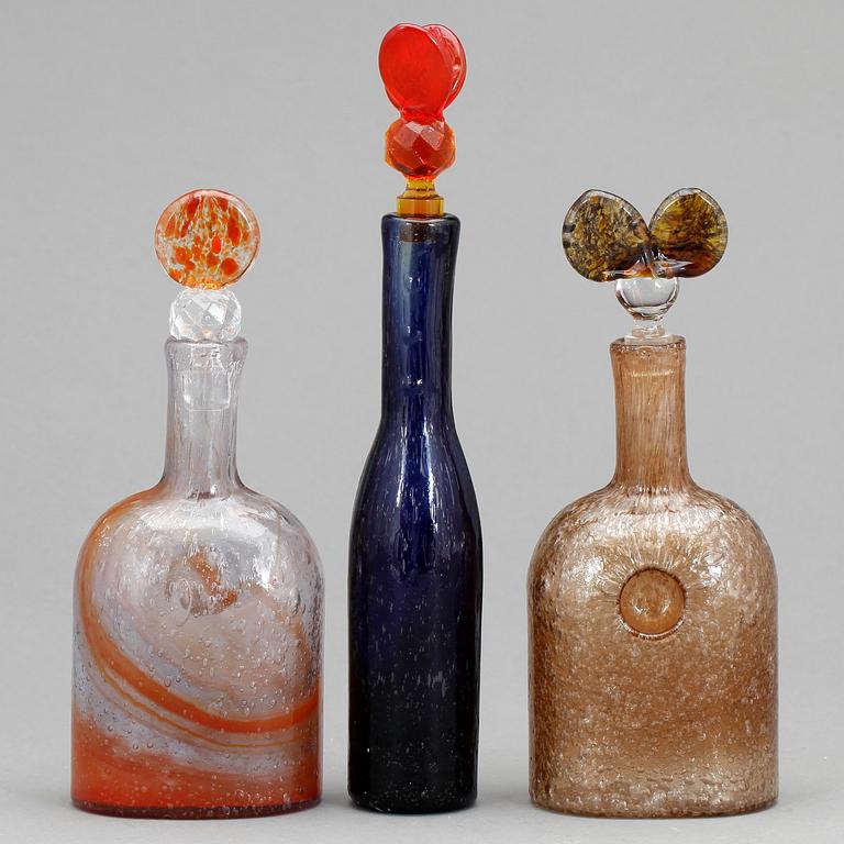 KARAFFER, glas, 3 st, Oiva Toikka, Nuutajärvi, Notsjö, Finland, 1970-tal.