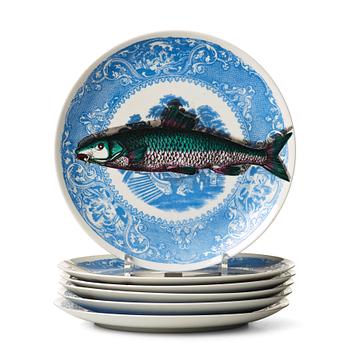15. Piero Fornasetti, tallrikar, 6 st "Piscibus", Milano, Italien, efter 1955.