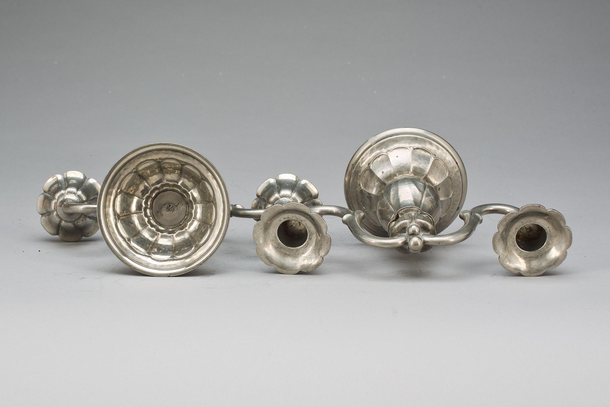 KANDELABRAR, tenn, ett par. Troligen England.