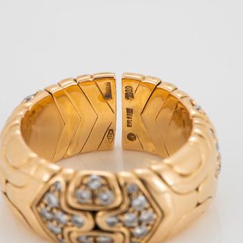 A Bulgari "Alveare" ring in 18K gold set with round brilliant-cut diamonds with a total weight of ca 0.60 ct.