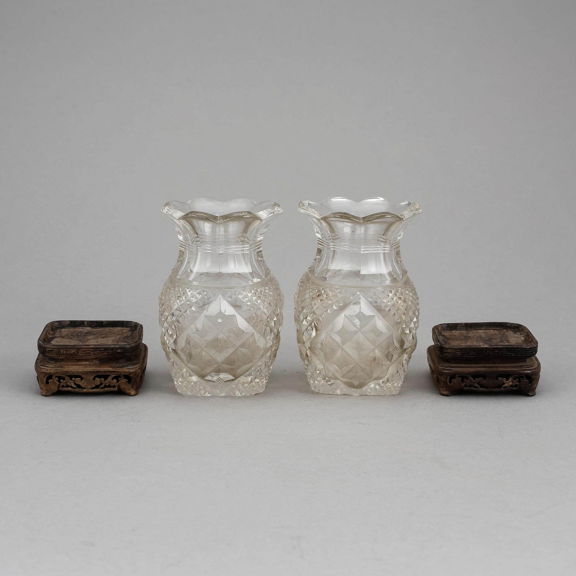 VASER, ett par, glas. Kina för europeisk marknad. 1900-tal.