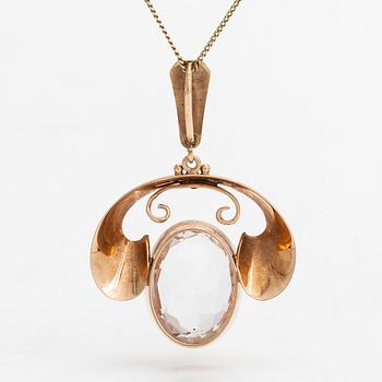 A 14K gold necklace with a synthetic spinel, Kalevi Piirainen, Helsinki 1962.
