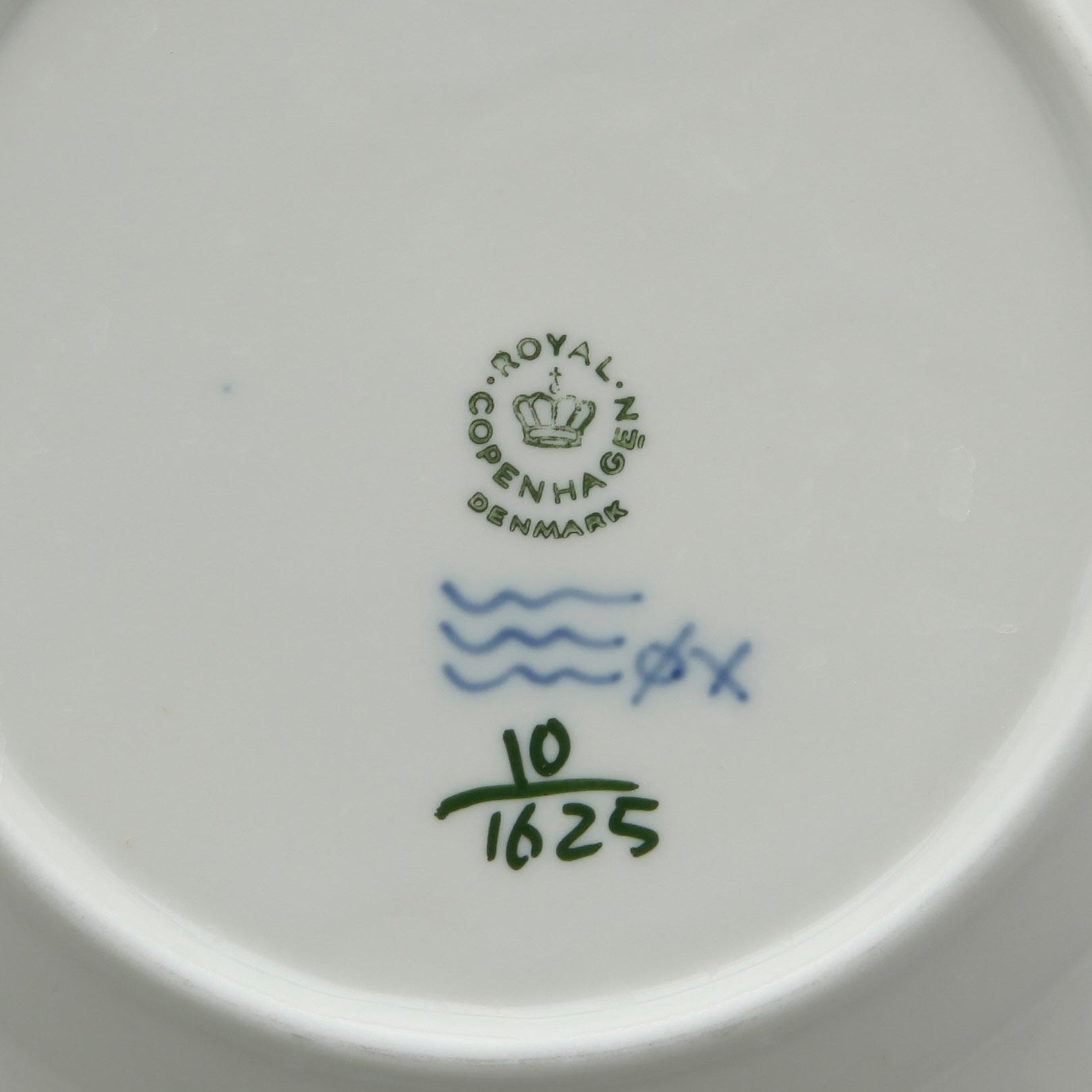 SERVISDELAR,, 18 st, porslin, "Blå blomst", Royal Copenhagen, sent 1900-tal.