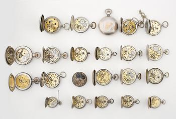 SAMLING FICKUR, 22 st, mest silver, sent 1800-tal till 1900-talets första hälft. Tot ca 1900 gram.