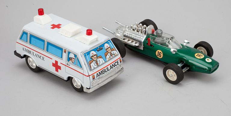 LEKSAKSBILAR 2 st, Ambulans och Formel 1-bil "Lotus" Japan 1960-70-tal.