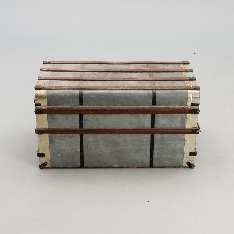 An early 20th century trunck.