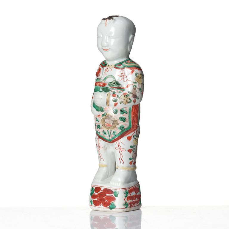 A wucai decorated porcelain figure of a laughing boy, 17th Century.