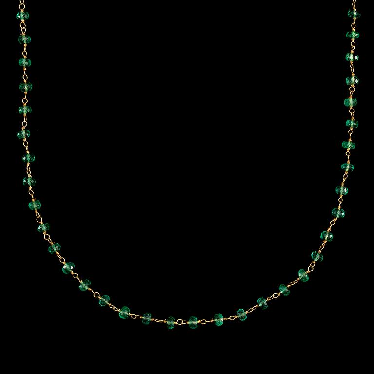 COLLIER, 18 k guld, smaragder totalt ca 57.00 ct. Vikt ca 5 g.