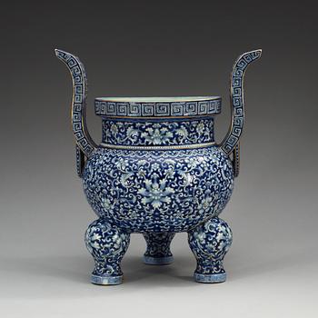 A large enamelled tripod censer, Qing dynasty.