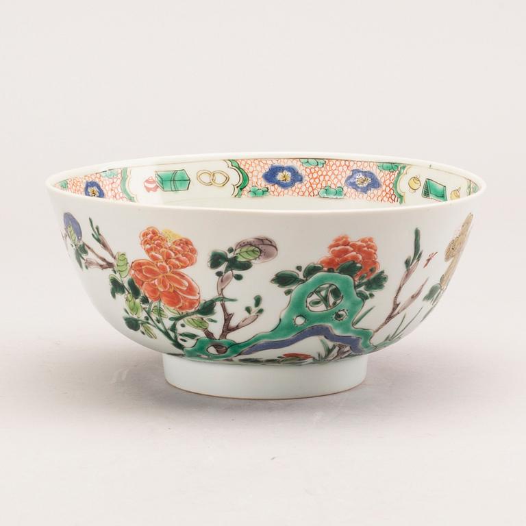 A famille verte bowl, Qing dynasty, Kangxi (1662-1722).