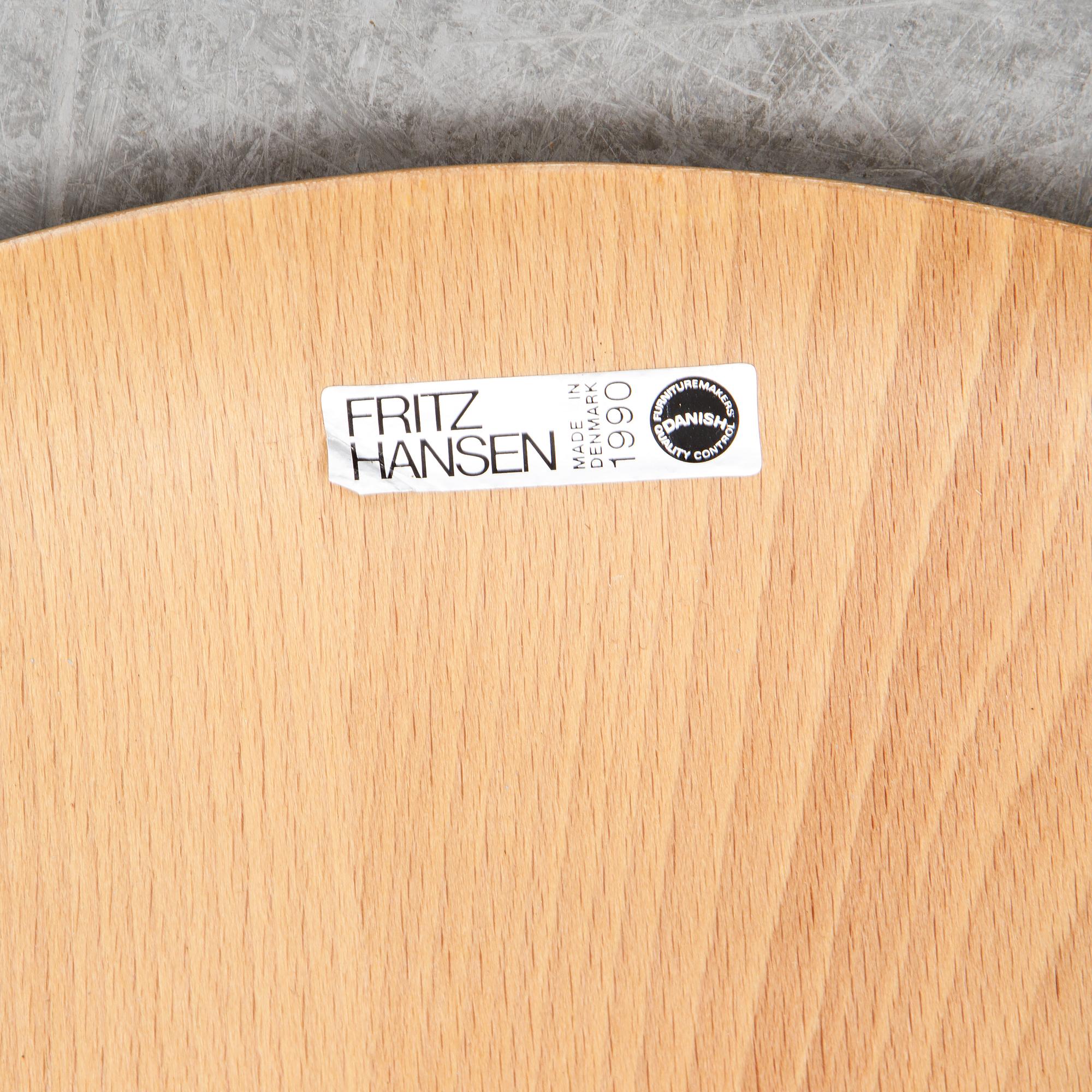 Arne Jacobsen, stolar, 4 st,
”Sjuan” för Fritz Hansen, Danmark, 1990.