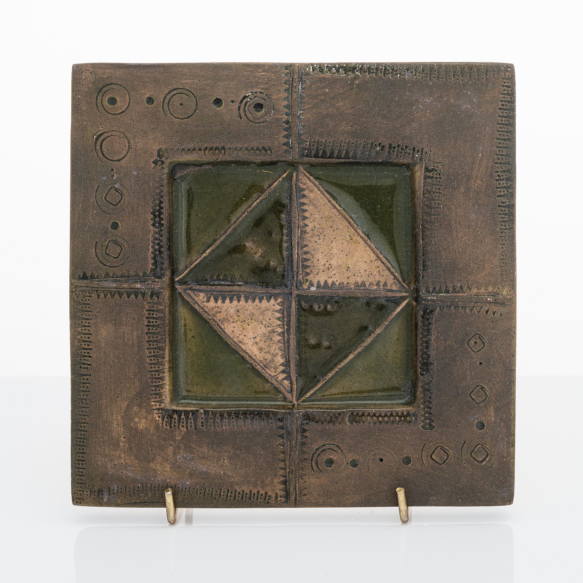 RUT BRYK, reliefi, kivitavaraa, signeerattu BRYK.