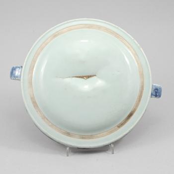 VÄRMEFAT, porslin, Kina, 1800-tal.