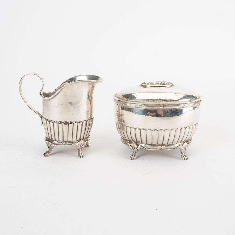 A 20th century silver creamer and sugar bowl weight 310 grams.